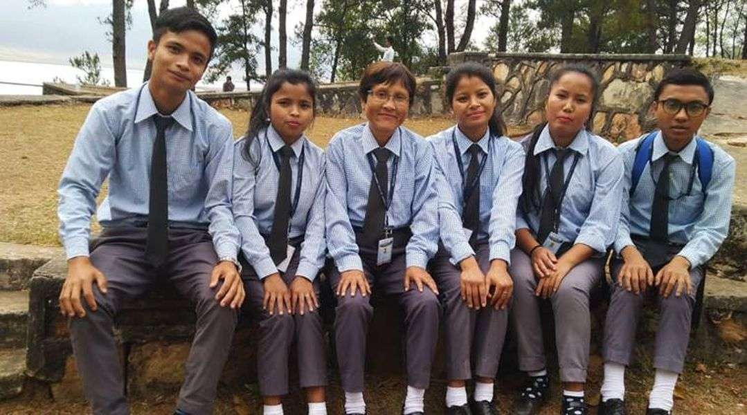 32 साल बाद 50 साल की दादी ने पास की 12वीं, खासी भाषा में डिग्री करने की इच्छा