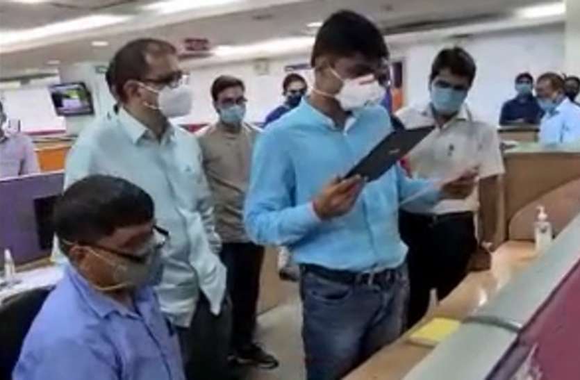 noida.jpg Covid-19 मरीजों काे अब घर बैठे मिलेगा इलाज, होम आइसोलेशन के संक्रमितों के लिए शुरू हुआ कॉल सेंटर