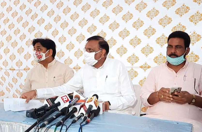 पांडे बोले, 19 विधायक गलती मानकर आलाकमान से मांगे माफी, तभी मिलेगा सम्मान पांडे बोले, 19 विधायक गलती मानकर आलाकमान से मांगे माफी, तभी मिलेगा सम्मान