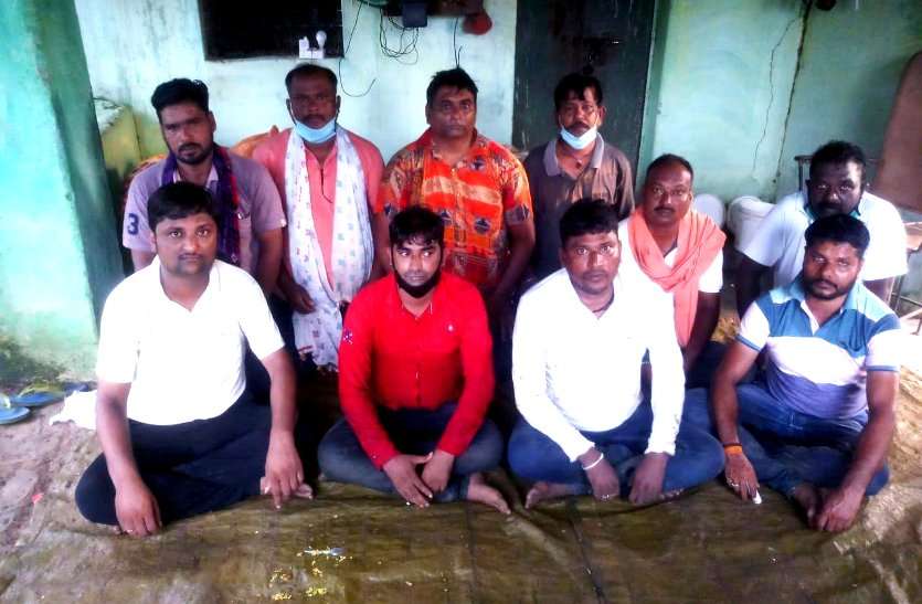 पूर्व संसदीय सचिव का बेटा और पार्षद लॉकडाउन में जुआ खेलते गिरफ्तार, TI को नोटिस, पेट्रोलिंग टीम लाइन अटैच पूर्व संसदीय सचिव का बेटा और पार्षद लॉकडाउन में जुआ खेलते गिरफ्तार, TI को नोटिस, पेट्रोलिंग टीम लाइन अटैच