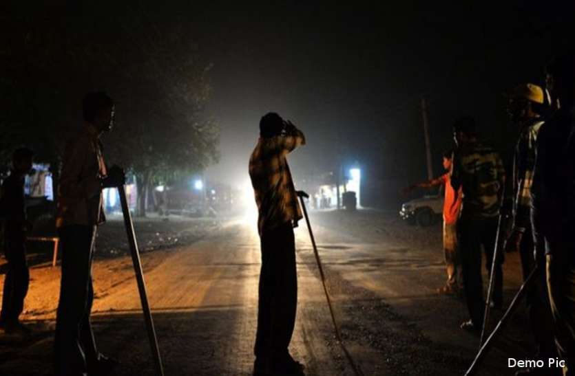 बांसवाड़ा : अफसरों की सुरक्षा के नाम पर लगाए जवान कर रहे मजे, एएसपी ने किया मुआयना तो ड्यूटी से मिले गायब बांसवाड़ा : अफसरों की सुरक्षा के नाम पर लगाए जवान कर रहे मजे, एएसपी ने किया मुआयना तो ड्यूटी से मिले गायब