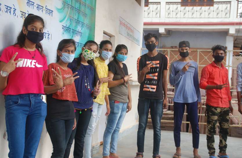 ऑटो चालक की बेटी ने प्रदेश की मेरिट में बनाया स्थान ऑटो चालक की बेटी ने प्रदेश की मेरिट में बनाया स्थान