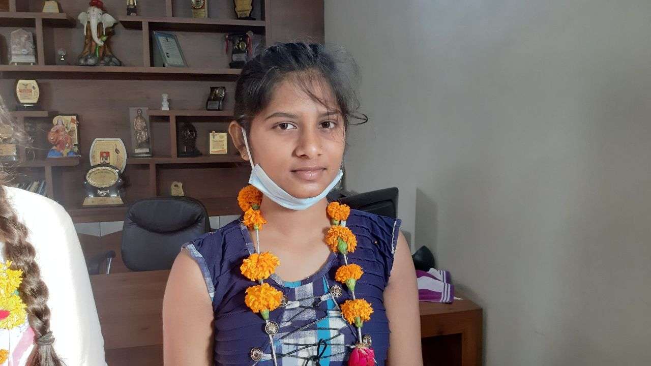 ऑटो चालक की बेटी ने प्रदेश की मेरिट में बनाया स्थान