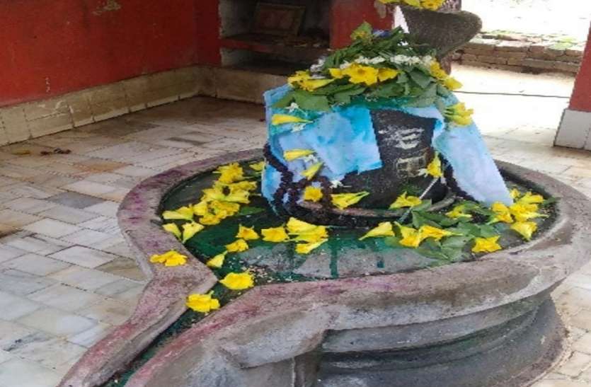 इस शिव मंदिर के भक्तों की नहीं होती अकाल मृत्यु, जानिए 500 वर्ष प्राचीन शिवलिंग की है अनोखी दास्तां इस शिव मंदिर के भक्तों की नहीं होती अकाल मृत्यु, जानिए 500 वर्ष प्राचीन शिवलिंग की है अनोखी दास्तां