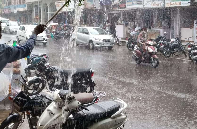rain_in_rajasthan.jpg सावन की विदाई से पहले मेहरबान हुए बादल, रात में झमाझम बारिश से राहत- देखें वीडियो