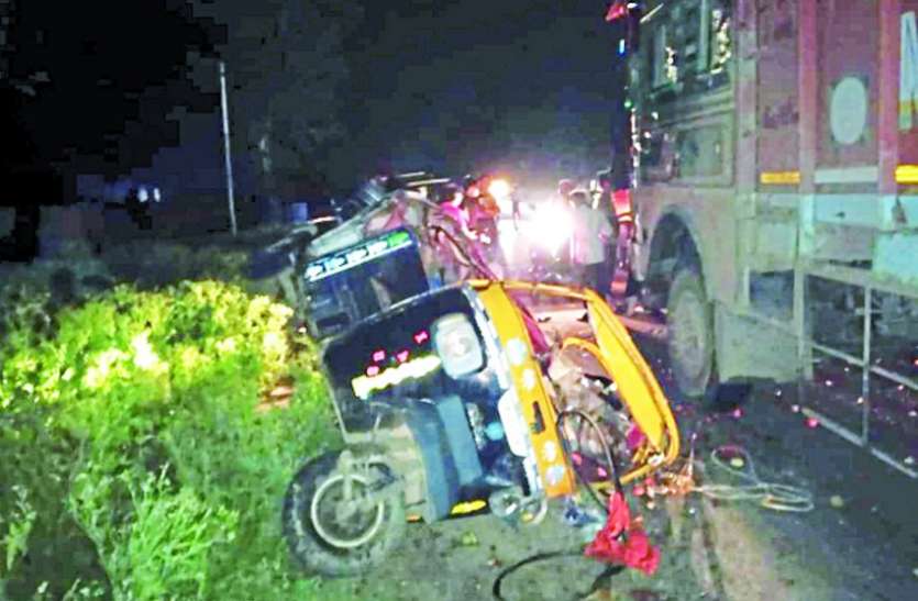 Truck collision on highway, teenager going home with brothers dies हाइवे पर ट्रक ने टैक्सी को मारी टक्कर, भाइयों के साथ घर जा रहे किशोर की मौत