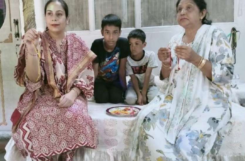 30_07_2020-30hpr-72-c-2_20574858_21451.jpg मुस्लिम सास-बहू ने पेश की अनोखी मिसाल, भगवान राम, पीएम मोदी और सीएम योगी को भेजी राखियां