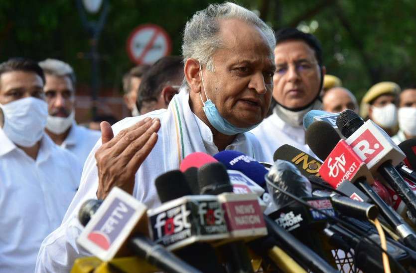 फाइल फोटो CM का आरोप- सरकार गिराने के लिए भाजपा किसी भी हद तक जा सकती है, अमित शाह पर भी साधा निशाना