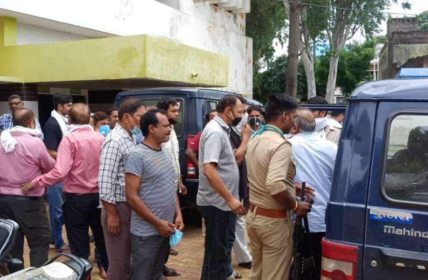 bijnor.jpg लाखों के स्टाम्प लूट मामले का महज 10 घंटे में खुलासा, पीड़ित ने पुलिस को एक लाख का इनाम देने का किया ऐलान