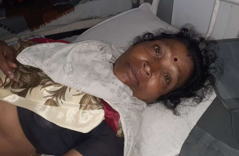 अस्पताल में तड़प रही महिला जिला अस्पताल में तड़प रही महिला,भोपाल रैफर करने की तैयारी