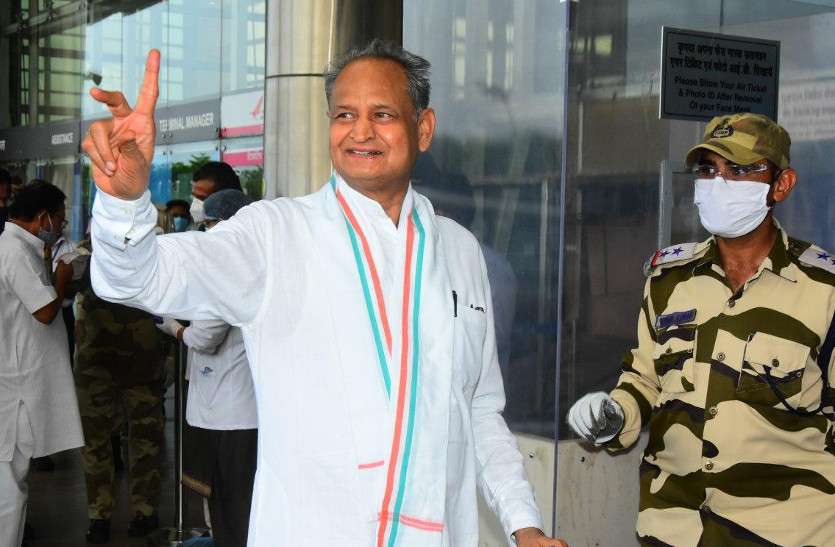 Rajasthan political crisis: Ashok Gehlot moves MLAs to Jaisalmer गहलोत सरकार का पॉलिटिकल टूरिज्म, विधायकों को किया जैसलमेर शिफ्ट, सालेह मोहम्मद को सौंपी बाड़ाबंदी की कमान