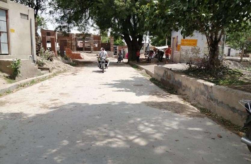 सजगता से कोरोना मुक्त रहा निम्हेड़ा, प्रत्येक घर पर मास्क व हाथ धोने के लिए साबुन का किया वितरण सजगता से कोरोना मुक्त रहा निम्हेड़ा, प्रत्येक घर पर मास्क व हाथ धोने के लिए साबुन का किया वितरण