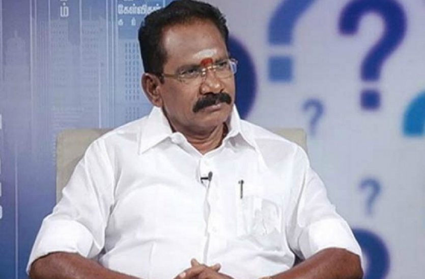 Covid19: Safety Rules Ignored To Welcome TamilNadu Minister कोरोना संक्रमण से ठीक हुए मंत्री के स्वागत में खूब हुई आतिशबाजी, सोशल डिस्टेंसिंग हुए तार-तार