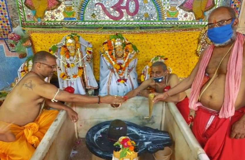 जोधपुर के इस शिवालय में 200 साल से प्रज्ज्वलित है अखंड ज्योत जोधपुर के इस शिवालय में 200 साल से प्रज्ज्वलित है अखंड ज्योत