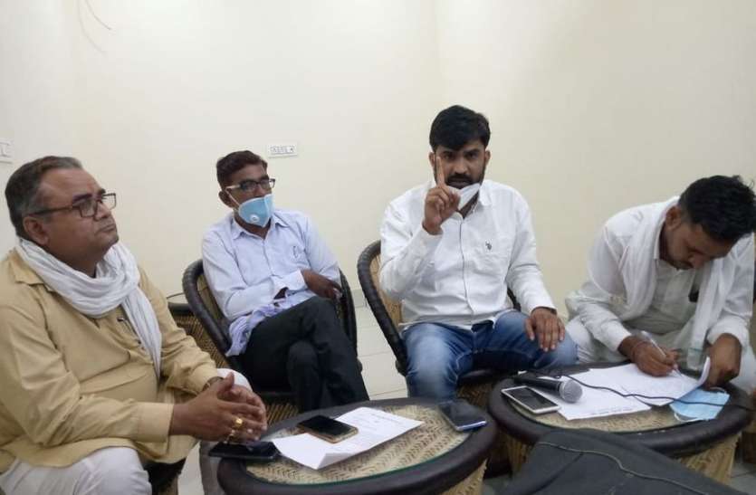 किसान हो रहा बर्बाद, सरकार करे राहत पैकेज की घोषणा, सात को प्रदर्शन करने की चेतावनी किसान हो रहा बर्बाद, सरकार करे राहत पैकेज की घोषणा, सात को प्रदर्शन करने की चेतावनी