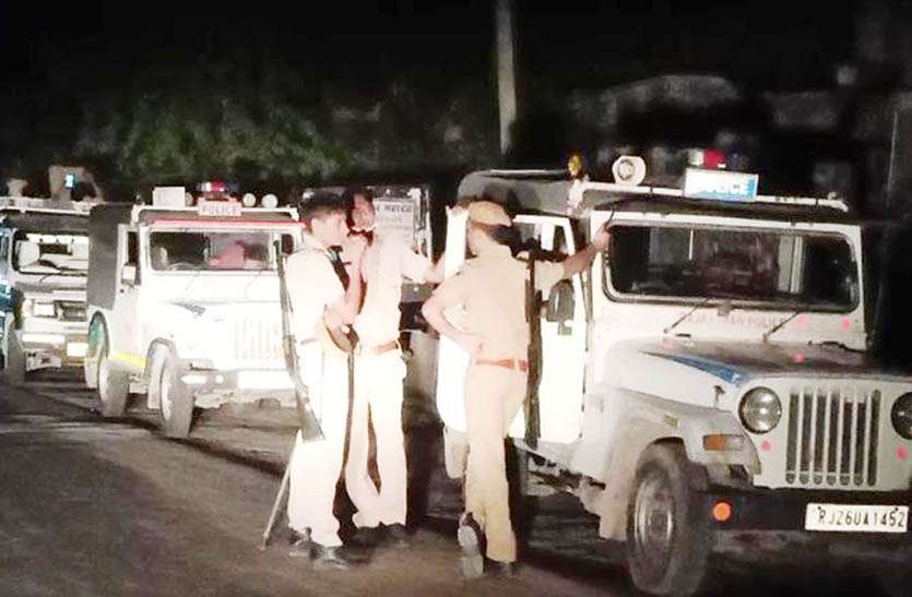 खनन माफिया ने पुलिस उपाधीक्षक पर किया हमले का प्रयास खनन माफिया ने पुलिस उपाधीक्षक पर किया हमले का प्रयास
