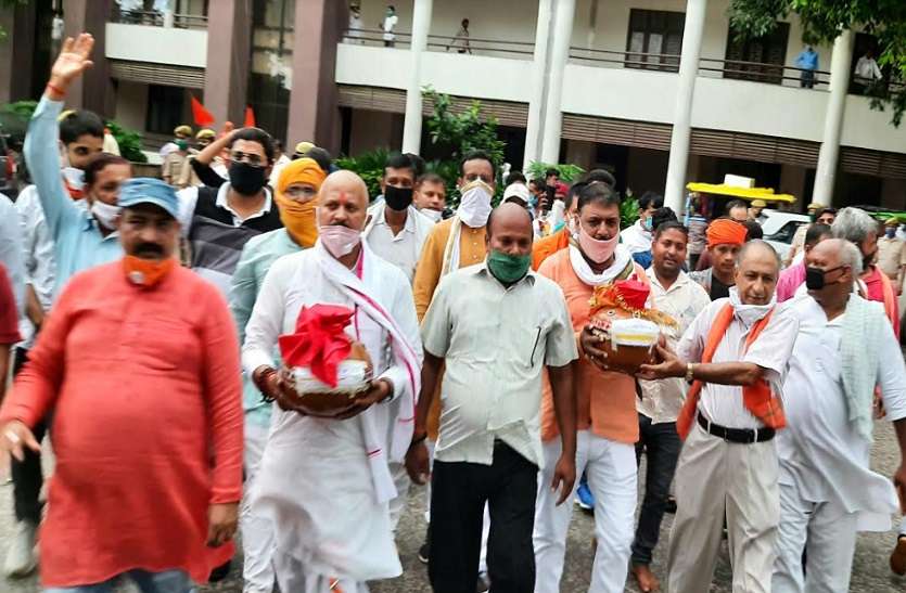 तमसा के जल और दुर्वासा धाम की मिट्टी का भी राम मंदिर में होगा उपयोग तमसा के जल और दुर्वासा धाम की मिट्टी का भी राम मंदिर में होगा उपयोग