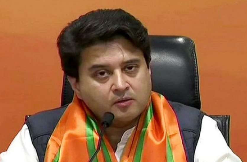 ज्योतिरादित्य सिंधिया ज्योतिरादित्य के खिलाफ कांग्रेस का नया वार, बढ सकती हैं मुश्किलें