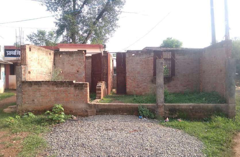नौनिहालों के भवन निर्माण में भी अनदेखी की सीलन: राशि के अभाव में अधर में लटका जिले के 133 आंगनवाड़ी केंद्रों का निर्माण नौनिहालों के भवन निर्माण में भी अनदेखी की सीलन: राशि के अभाव में अधर में लटका जिले के 133 आंगनवाड़ी केंद्रों का निर्माण