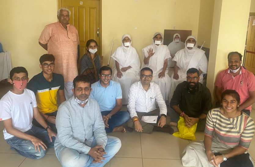 दोस्ती में फुलस्टाप नहीं आना चाहिए-डॉ. पद्मकीर्ति दोस्ती में फुलस्टाप नहीं आना चाहिए-डॉ. पद्मकीर्ति