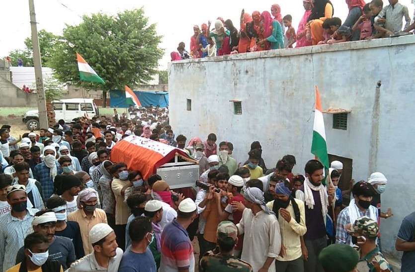 martyr_mohsin_khan_1.jpg शहादत को सलाम: देश पर कुर्बान सपूत को ईद के दिन नम आंखों से दी विदाई