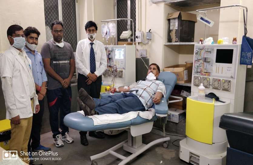 plajma_donation_1.jpg पहले खुद जीती जंग, अब बने कोरोना वॉरियर्स