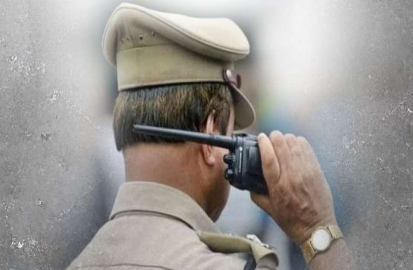 police-g-59-5-34.jpg नशे में धुत्त चौकी इंचार्ज ने तोडा वकील का हाथ, अल्टीमेटम के बाद एसएसपी ने किया निलंबित