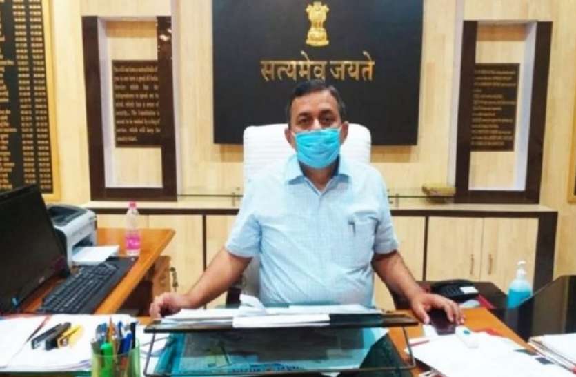 Collector Ravindra Kumar Choudhary कोरोना से बचावः कलेक्टर ने जारी किया हेल्प लाइन नंबर