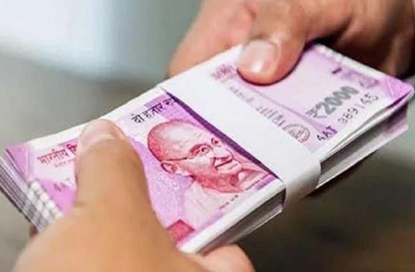 स्वास्थ्यकर्मियों को 5 महीने से वेतन का इंतजार (प्रतीकात्मक फोटो) कोरोना महामारी से लोगो को बचाने में जुटे स्वास्थ्यकर्मियों को 5 महीने से वेतन का इंतजार