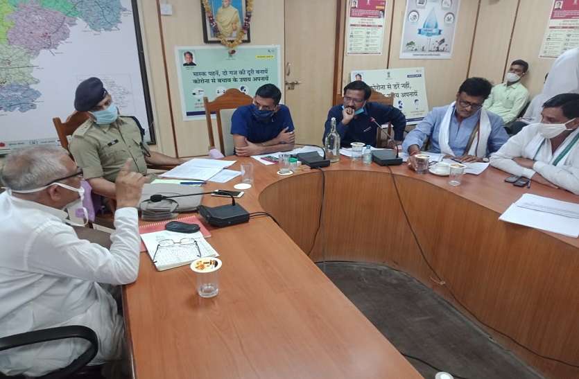 कोरोना एवं टिड्डी नियंत्रण के लिए समन्वय और सतर्कता से करें काम : .चूरू जिला प्रभारी सचिव कोरोना एवं टिड्डी नियंत्रण के लिए समन्वय और सतर्कता से करें काम : .चूरू जिला प्रभारी सचिव