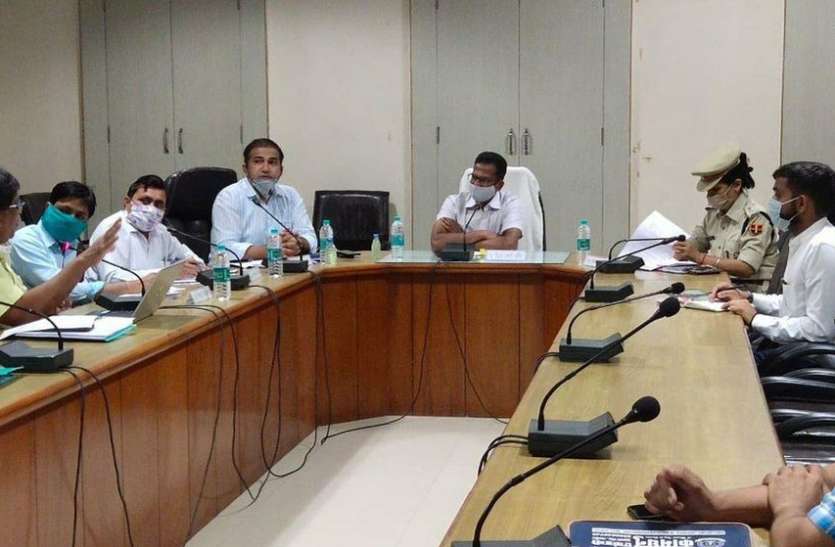 Nagaur Secretary-in-charge Gangwar took the meeting of officials नागौर के प्रभारी सचिव गंगवार ने ली अधिकरियों की बैठक, कहा - सुपर स्प्रेडर्स ग्रुप की अधिक से अधिक हो सैंपलिंग