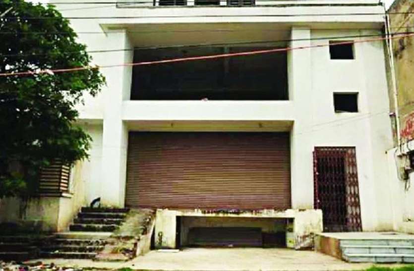 ghaziabad.jpg लॉकडाउन में रेव पार्टी की सूचना पर पुलिस की छापेमारी, 31 युवक-युवतियां पकड़े