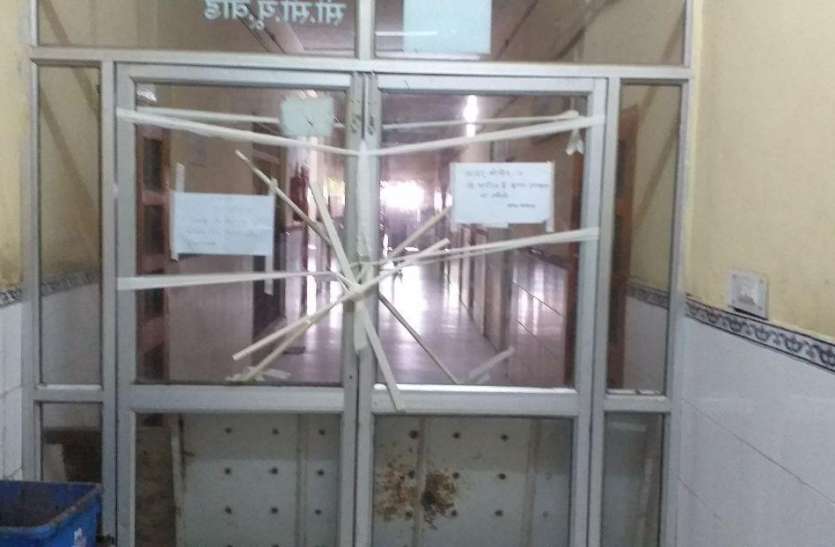 कोरोनावायरस: पॉजिटिव मरीज वार्ड और आइसीयू में रख सकेंगे मोबाइल और लेपटॉप कोरोनावायरस: पॉजिटिव मरीज वार्ड और आइसीयू में रख सकेंगे मोबाइल और लेपटॉप