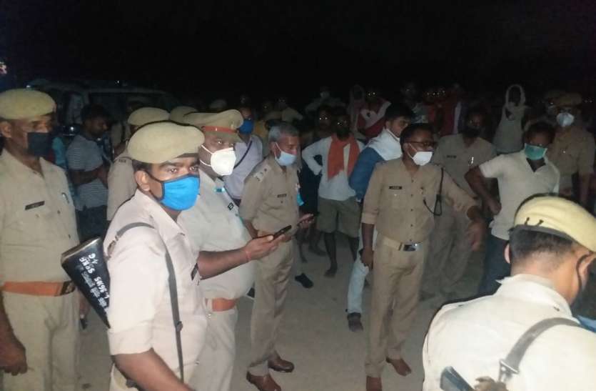 Murder भदोही में 20 साल की युवती की गला रेतकर हत्या, सड़क किनारे मिली लाश