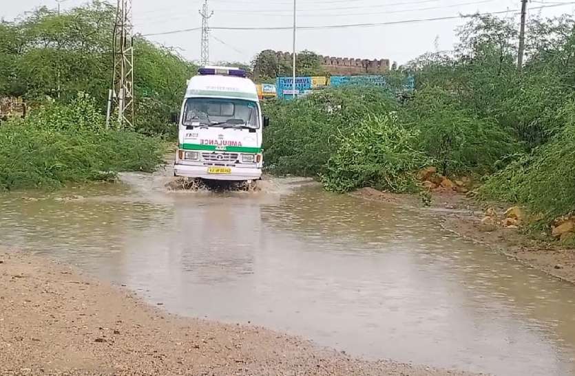 राजमथाई क्षेत्र में तेज बारिश, उमस से हुआ हर कोई बेहाल राजमथाई क्षेत्र में तेज बारिश, उमस से हुआ हर कोई बेहाल