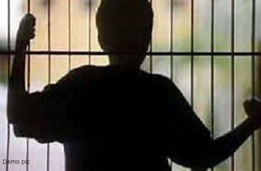 juvenile.jpg Noida: बाल सुधार गृह से गेट तोड़कर फरार हुए तीन किशोर बंदी, दो को पुलिस ने फिर पकड़ा