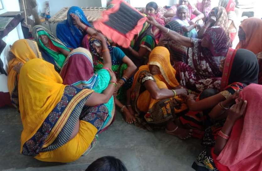 जब बेटे को इस हाल में कमरे में देखा तो रह गए हैरान, वजह जानिए जब बेटे को इस हाल में कमरे में देखा तो रह गए हैरान, वजह जानिए