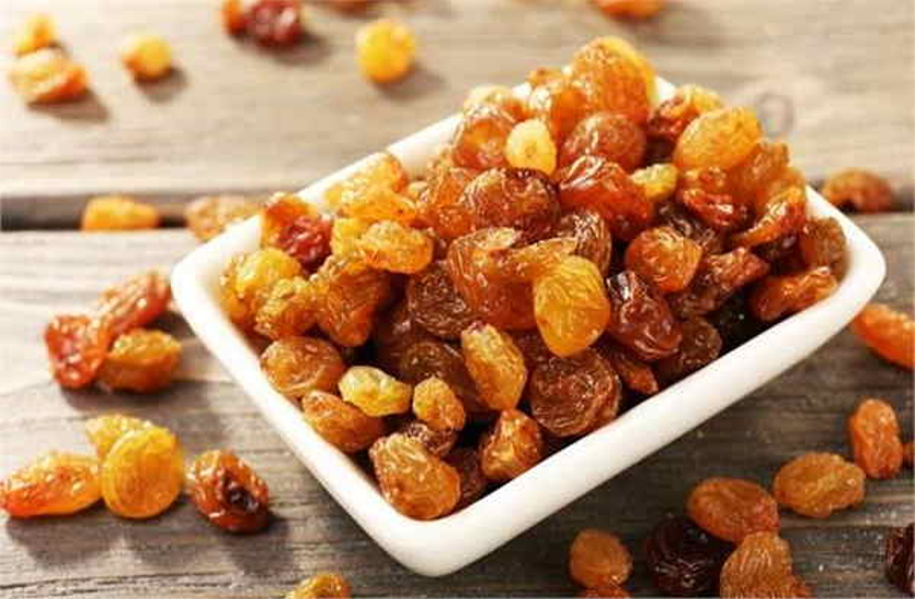 गले की खराश, सर्दी-जुकाम, खून साफ व कई अन्य बीमारियों में फायदेमंद है मुनक्का गले की खराश, सर्दी-जुकाम, खून साफ व कई अन्य बीमारियों में फायदेमंद है मुनक्का