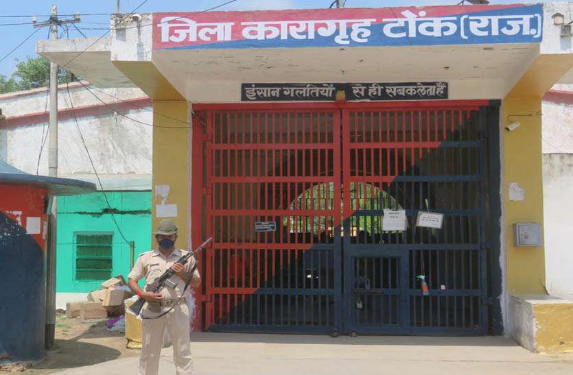 भाई-बहन के प्यार पर कोरोना की मार, बंदी भाईयों की कलाई रहेगी सूनी भाई-बहन के प्यार पर कोरोना की मार, बंदी भाईयों की कलाई रहेगी सूनी
