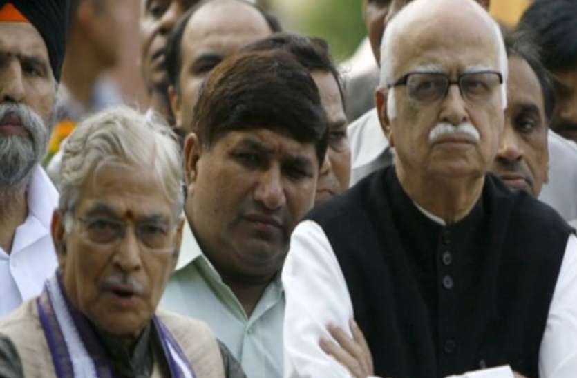 UP Top News : अयोध्या में राम मंदिर भूमि पूजन कार्यक्रम के लिए बाबरी मस्जिद पक्षकार इकबाल अंसारी को निमंत्रण, आडवाणी और जोशी पर भी संशय UP Top News : राम मंदिर भूमि पूजन कार्यक्रम के लिए बाबरी मस्जिद पक्षकार इकबाल अंसारी को निमंत्रण भेजने की तैयारी, आडवाणी और जोशी पर संशय