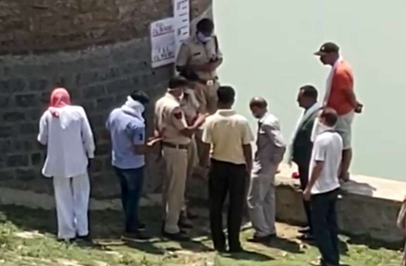 three found dead in galva dam uniara बांध पर सेल्फी लेने के दौरान हादसा, बेटी तथा माता-पिता की डूबने से मौत