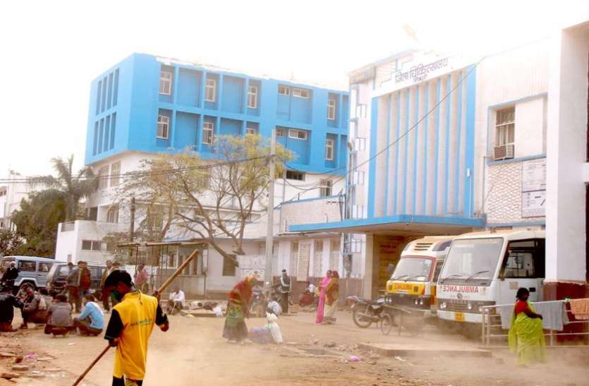 वार्ड में पुरुषों के साथ कोरोना पॉजीटिव महिला को रखा था, आधी रात डर कर भागी प्रसूता वार्ड में पुरुषों के साथ कोरोना पॉजीटिव महिला को रखा था, आधी रात डर कर भागी प्रसूता