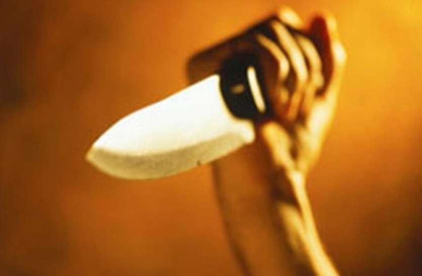knives गणेश जी लेने गए 4 जूनियर डॉक्टरों पर ताबड़तोड़ चाकुओं से हमला