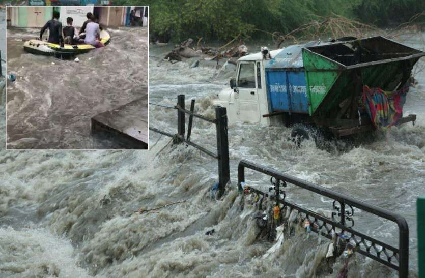 rain_in_jaipur_1.jpg जयपुर में दो घंटे जमकर बरसा पानी, सिस्टम ऐसा फेल कि सड़कों पर चलने लगी नाव