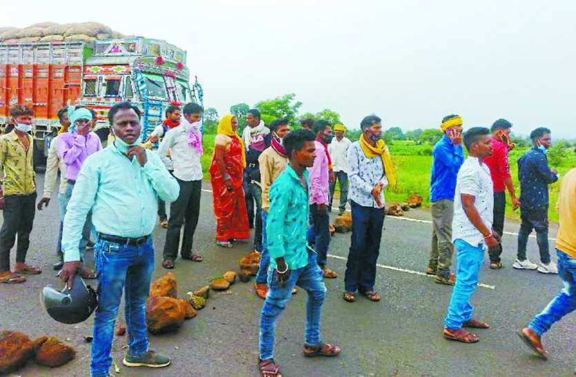 Manmohan Batti: uproar in the district on demand of bringing the body Manmohan Shah Batti: शव लाने की मांग पर जिले में हंगामा, हाईवे पर किया चक्काजाम