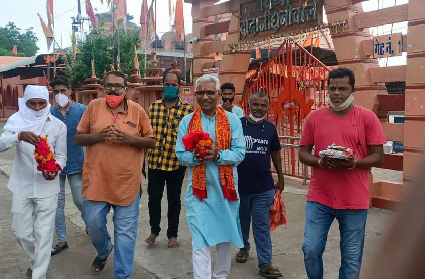 Water and soil from Khandwa sent to Ayodhya Ram temple for Bhoomipujan आयोध्या में राम मंदिर भूमिपूजन के लिए दादाजी धाम से धूनीमाई की भभूत पहुंची
