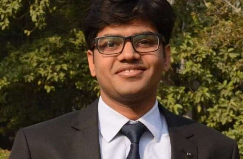 Manoj Kumar of Singrauli succeeded in UPSC Civil Services Exam 24 लाख के पैकेज को मारी ठोकर, शुरू कर दी सिविल सेवा की तैयारी, पहली कोशिश में हुए कामयाब