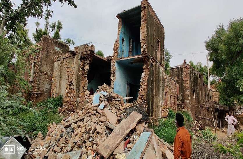 हादसे के बाद प्रशासन चेता, अब आधा दर्जन मकान मालिकों को दी चेतावनी हादसे के बाद प्रशासन चेता, अब आधा दर्जन मकान मालिकों को दी चेतावनी