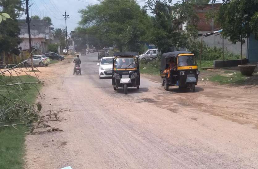 कलक्टर ने आज से 3 दिन के लॉकडाउन का जारी किया आदेश, पहले ही दिन नगर में नियमों की उड़ती रहीं धज्जियां कलक्टर ने आज से 3 दिन के लॉकडाउन का जारी किया आदेश, पहले ही दिन नगर में नियमों की उड़ती रहीं धज्जियां