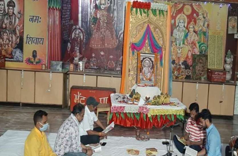 अयोध्या राम मंदिर: अध्यात्म विभाग का बड़ा फैसला, सभी शासकीय मंदिरों में रामधुन और सुंदरकांड करने की अनुमति अयोध्या राम मंदिर: अध्यात्म विभाग का बड़ा फैसला, सभी शासकीय मंदिरों में रामधुन और सुंदरकांड करने की अनुमति